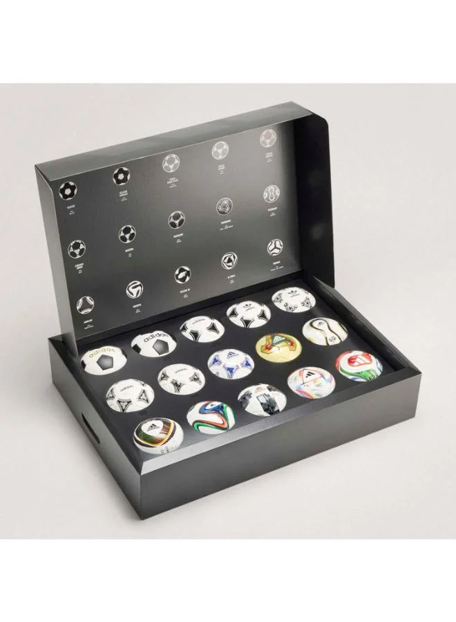 اديداس طقم الكرات الصغيرة التاريخية لكأس العالم FIFA™